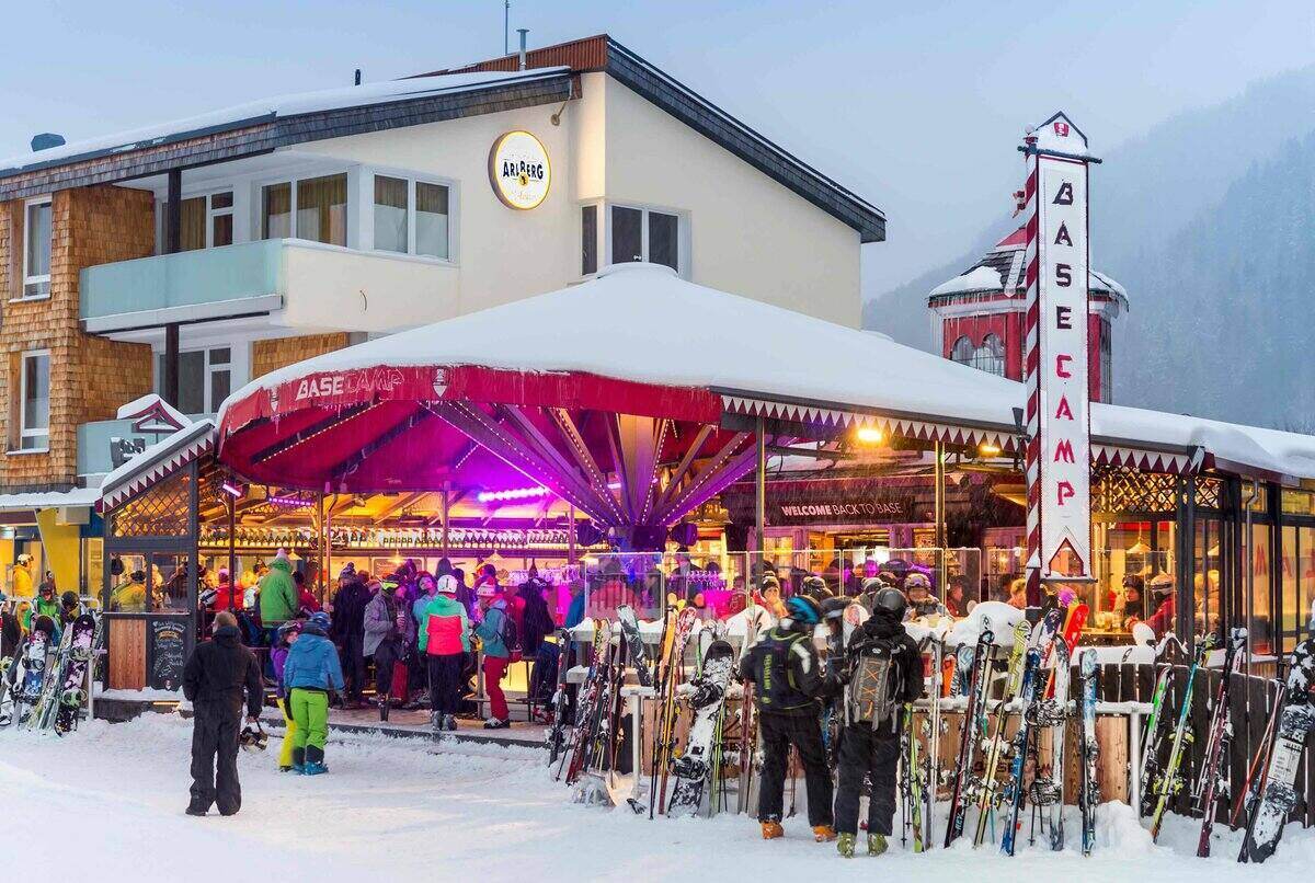 Rooftop Après-Ski Party at Hemingway's! Tickets, Sun, 24 Mar 2024 at 3:30  PM
