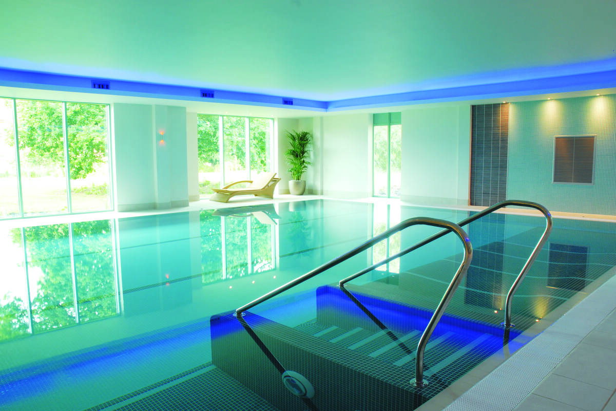 De Vere Cotswold Water Park pool